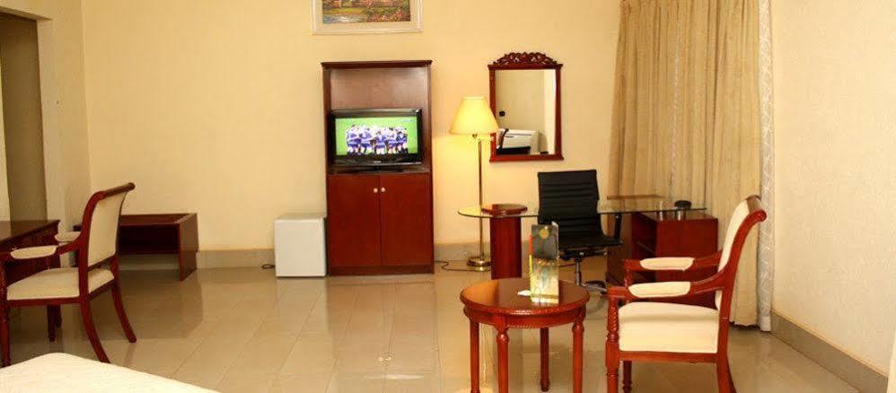 Palace Hotel Ouagadougou Exterior photo